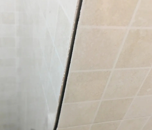 涪陵瓷砖空鼓维修公司分享阳台瓷砖脱落的修复过程可以分为以下几个步骤