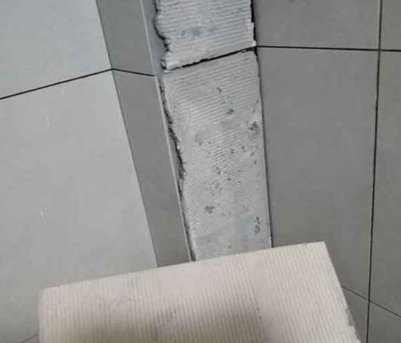 涪陵瓷砖空鼓维修公司分享下厨房瓷砖脱落的补救措施。